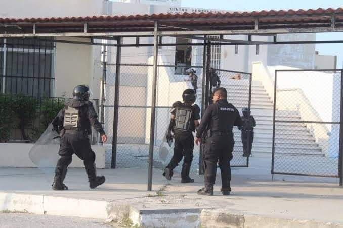 Carlos había escapado por la puerta principal del penal sin ser detectado y será procesado por nuevos cargos, enfrentando una posible pena de 5 a 10 años de prisión. Carlos había escapado por la puerta principal del penal sin ser detectado y será procesado por nuevos cargos, enfrentando una posible pena de 5 a 10 años de prisión.