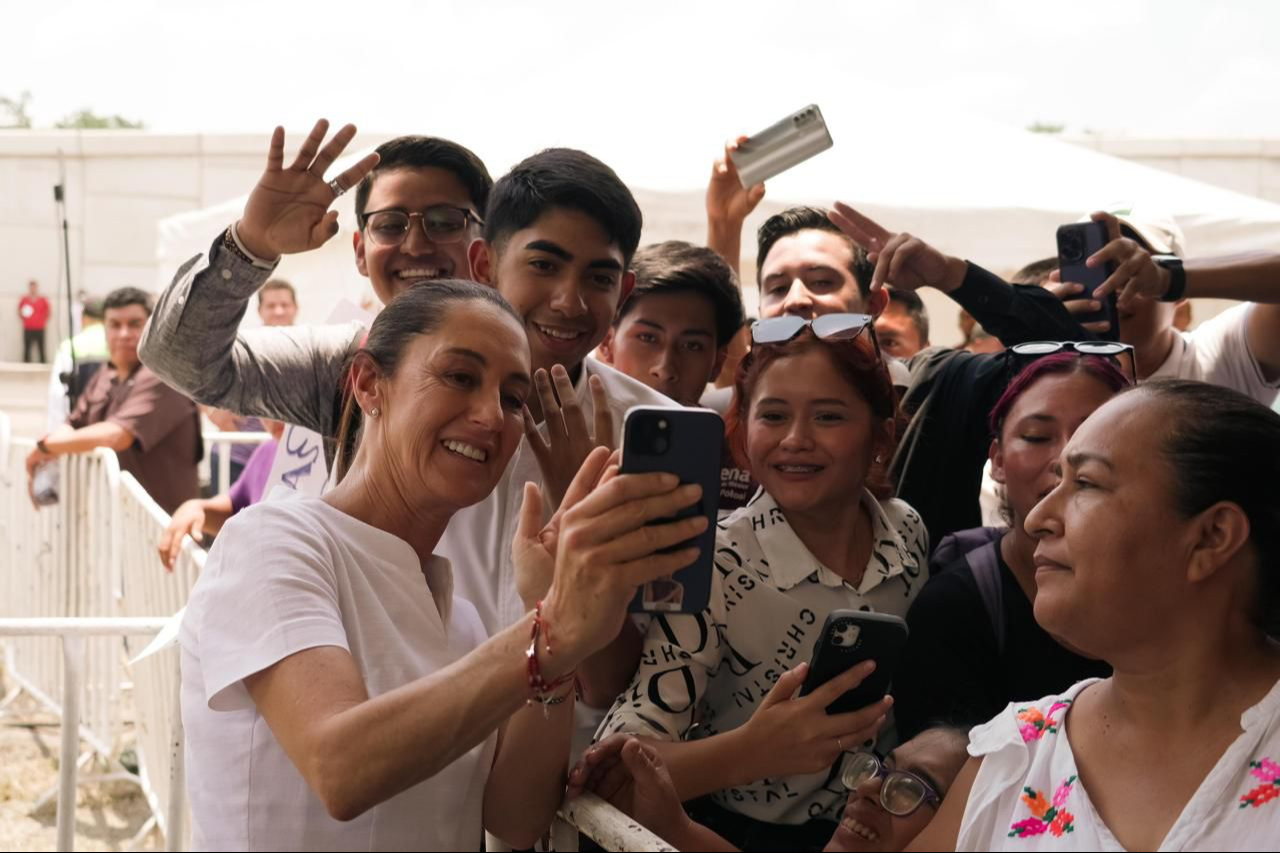 Claudia Sheinbaum convive con simpatizantes en San Luis Potosí Claudia Sheinbaum convive con simpatizantes en San Luis Potosí