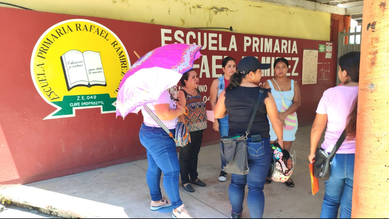 Madres de familia de Ciudad del Carmen, rechazan a dos maestras por maltrato  