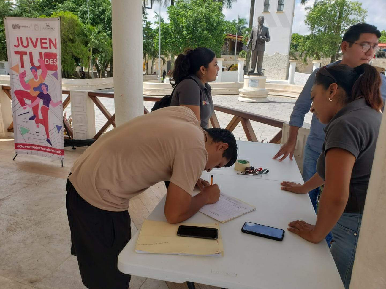 Empresas ofrecieron 100 vacantes como oportunidades laborales Empresas ofrecieron 100 vacantes como oportunidades laborales