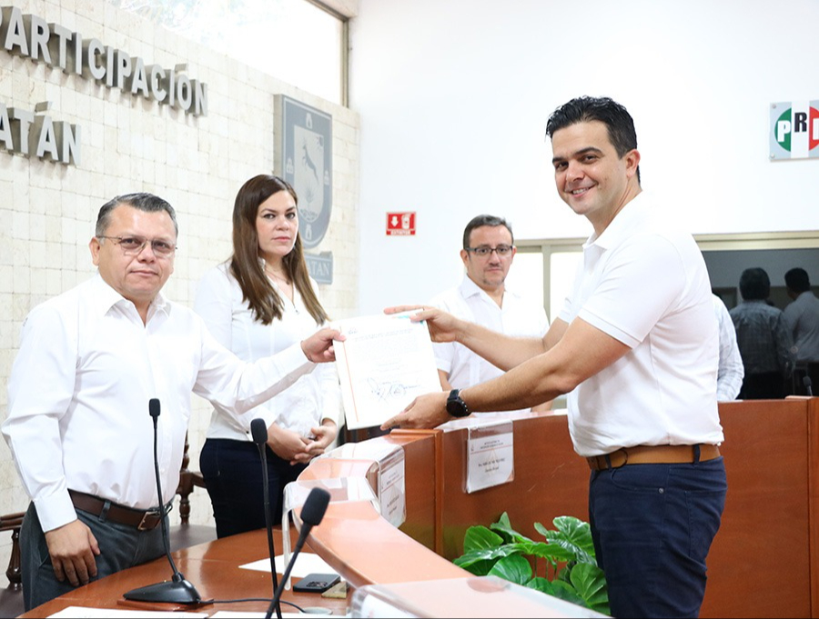 Erik Rihani González recibió su constancia del Iepac Erik Rihani González recibió su constancia del Iepac