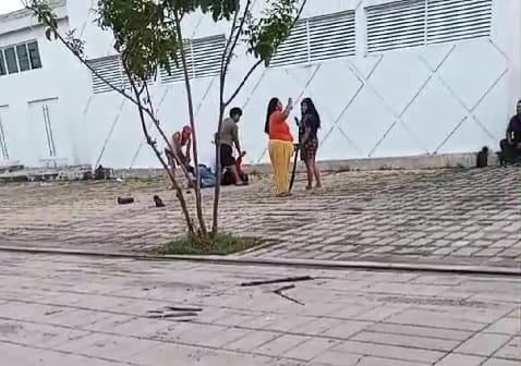 Familia asegura a ladrón y lo entregan a la policía Familia asegura a ladrón y lo entregan a la policía