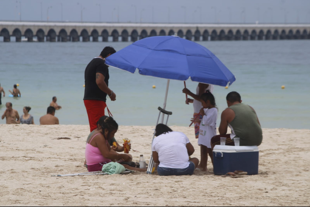 Bañistas disfrutan último domingo de vacaciones Bañistas disfrutan último domingo de vacaciones