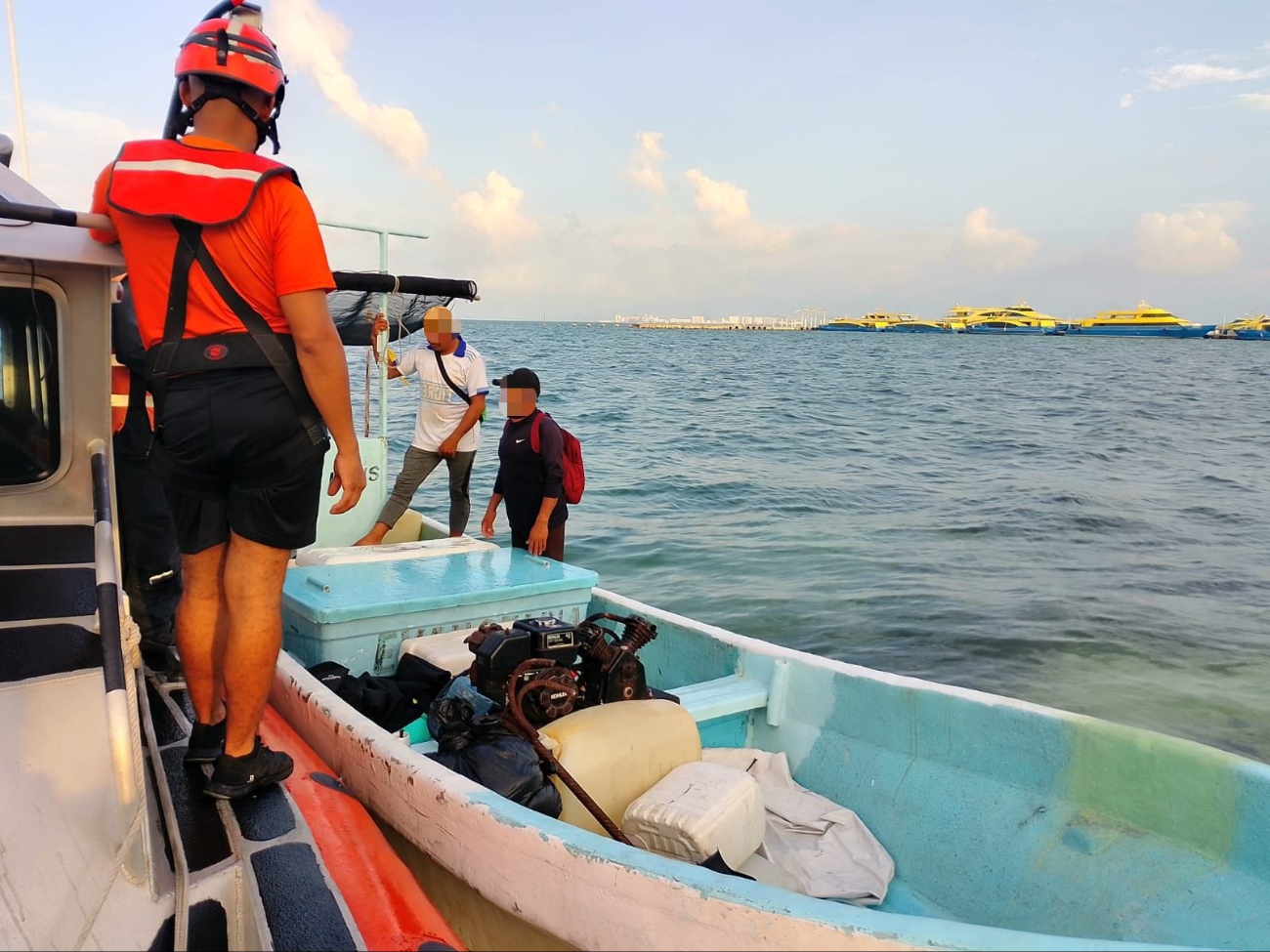 Secretaría de Marina y Conapesca detienen embarcación por pesca furtiva en Isla Contoy