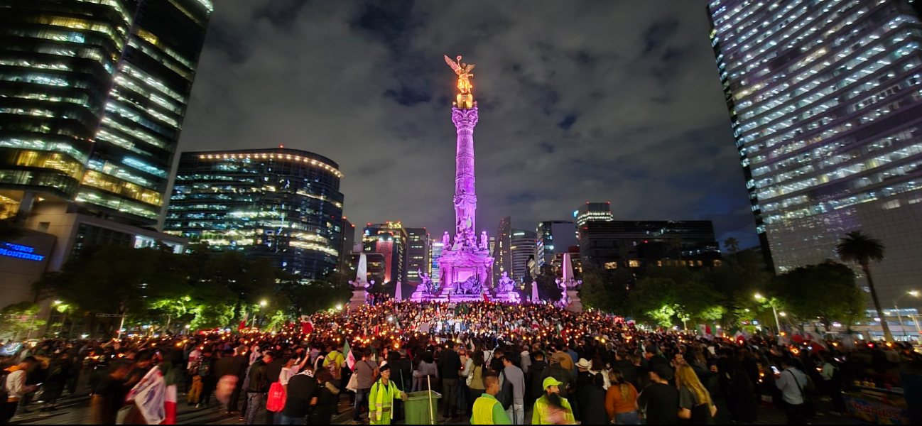 Así luce el Ángel de la Independencia durante la protesta Así luce el Ángel de la Independencia durante la protesta