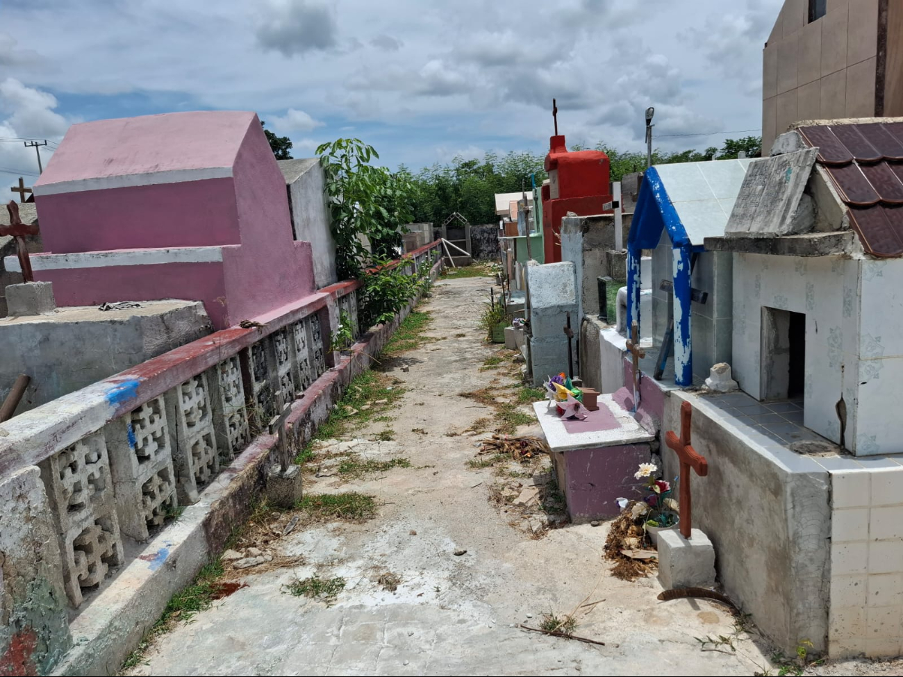 Pobladores de Tenabo lamentan pésimas condiciones del cementerio  