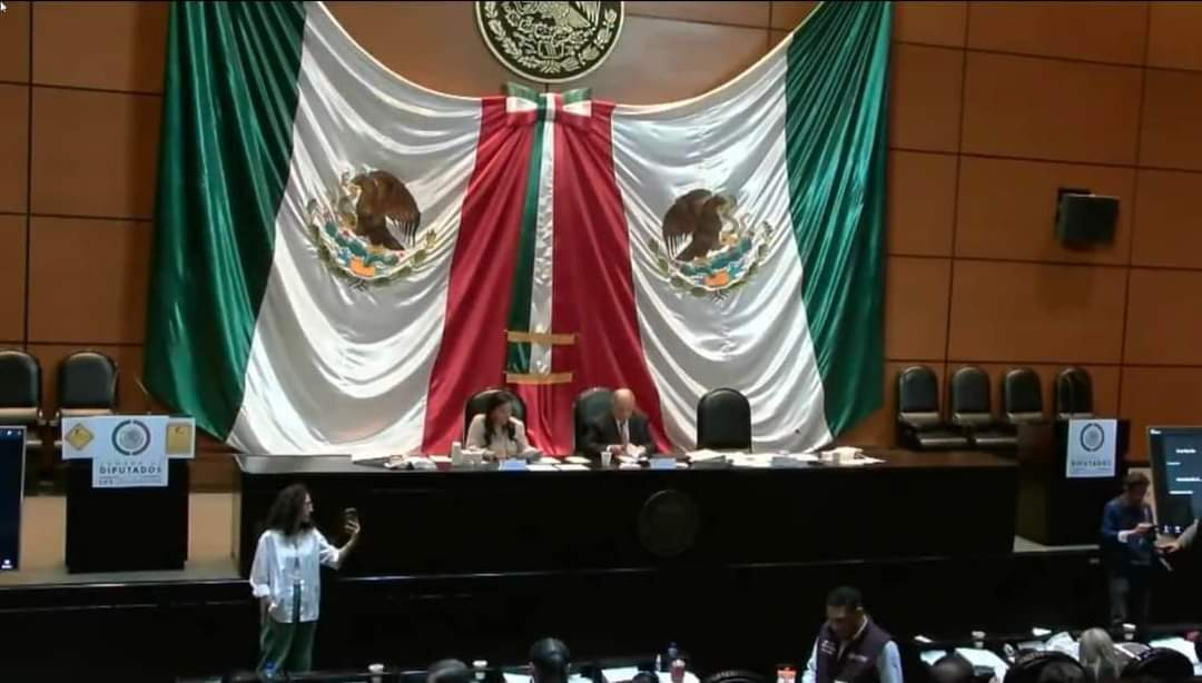 La Comisión de Puntos Constitucionales aprobó la reforma al Poder Judicial con 22 votos a favor y 17 en contra. La Comisión de Puntos Constitucionales aprobó la reforma al Poder Judicial con 22 votos a favor y 17 en contra.