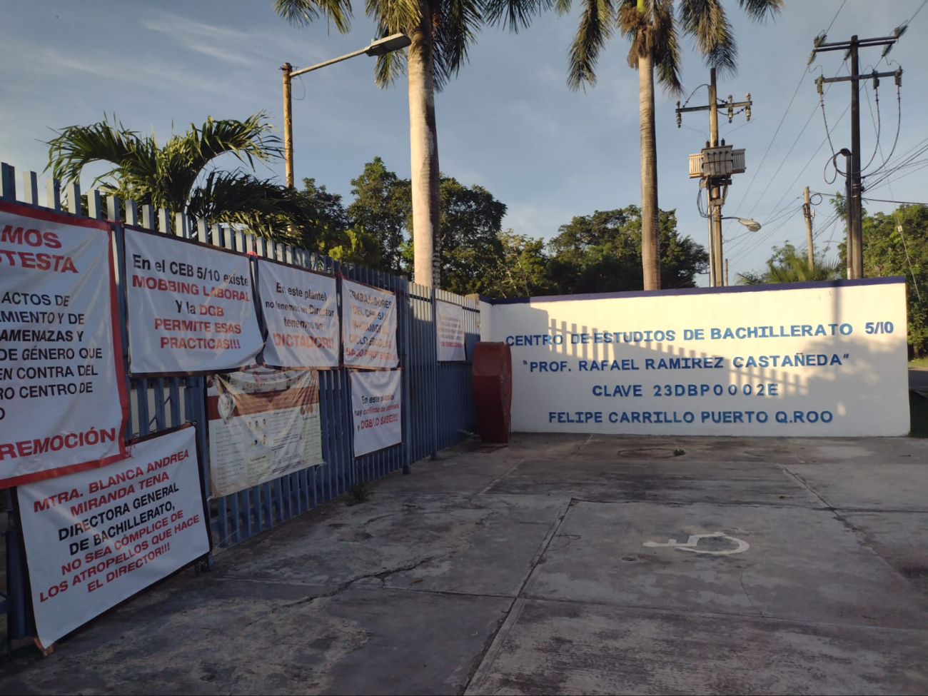 Centro de Estudios de Bachillerato de Felipe Carrillo Puerto inicia el ciclo escolar bajo protesta