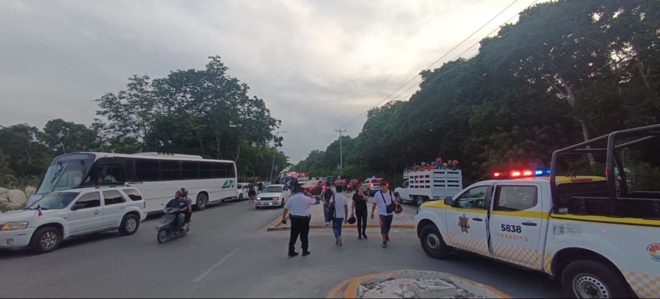 La vialidad resultó afectada por el accidente La vialidad resultó afectada por el accidente