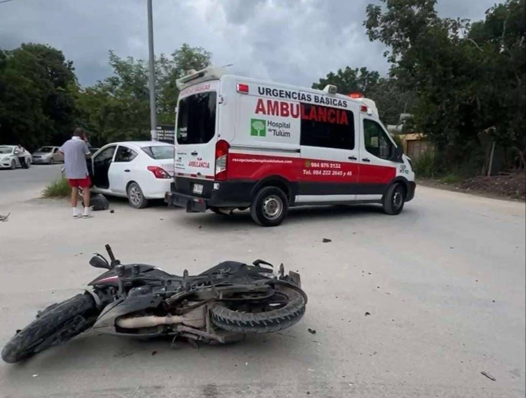 Además de las lesiones del conductor, la moto donde viajaba sufrió muchos daños Además de las lesiones del conductor, la moto donde viajaba sufrió muchos daños