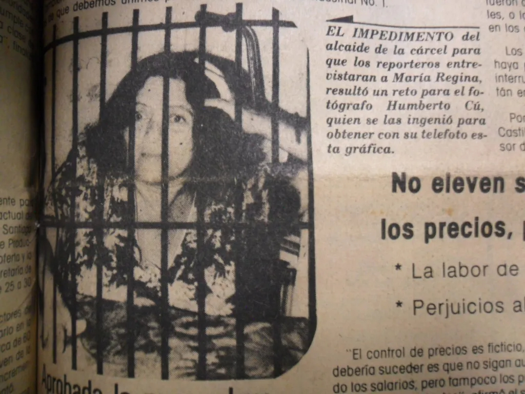 Las autoridades descubrieron el fraude, detuvieron a Regina, y ella fue exiliada a Oaxaca. Las autoridades descubrieron el fraude, detuvieron a Regina, y ella fue exiliada a Oaxaca.