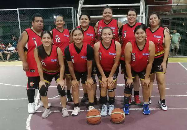 'Las Guerreras' lograron triunfar en la categoría de tercera fuerza femenil 'Las Guerreras' lograron triunfar en la categoría de tercera fuerza femenil