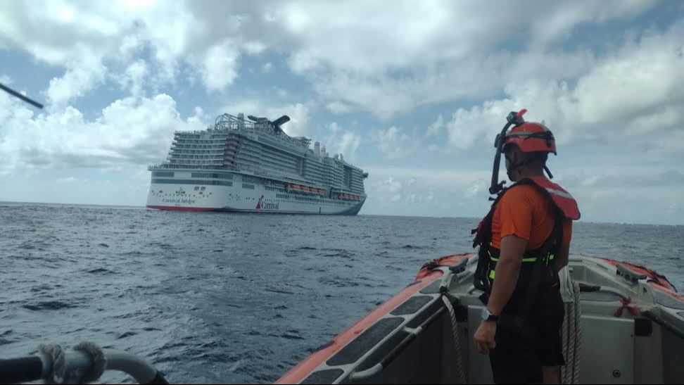 Personal de la Novena Región Naval arriba al crucero en Isla Mujeres Personal de la Novena Región Naval arriba al crucero en Isla Mujeres