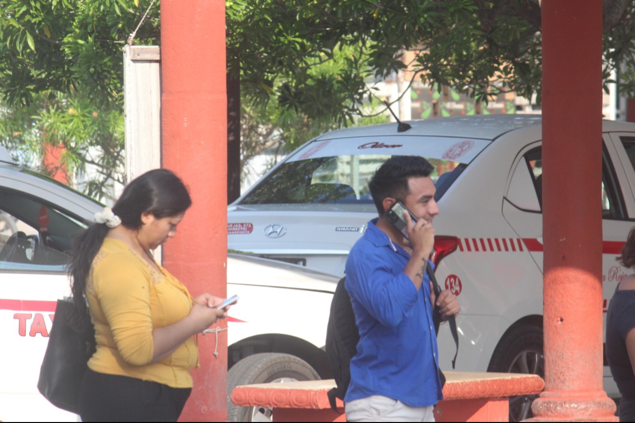 Una de las formas para suplantar la identidad de los usuarios es mediante ligas de publicidad. Una de las formas para suplantar la identidad de los usuarios es mediante ligas de publicidad.