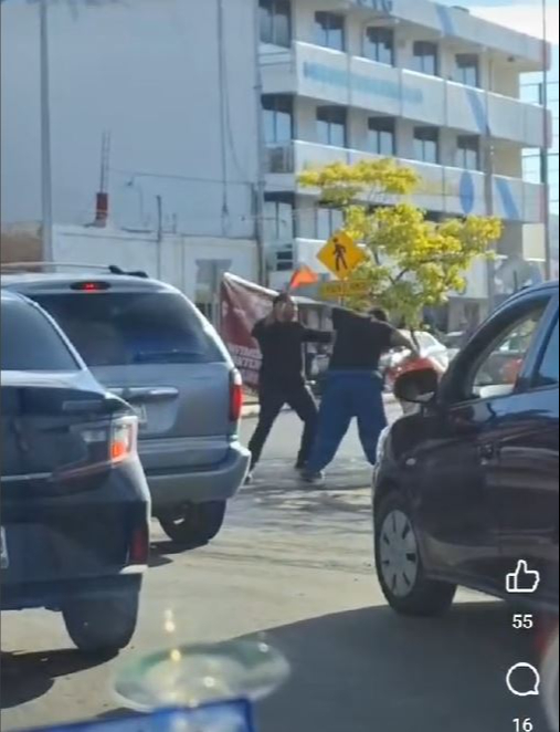 ¡A banderazos! Trabajos de pavimentación en Campeche provocó pleito entre ciudadano y empleado de Sedumop: VIDEO 