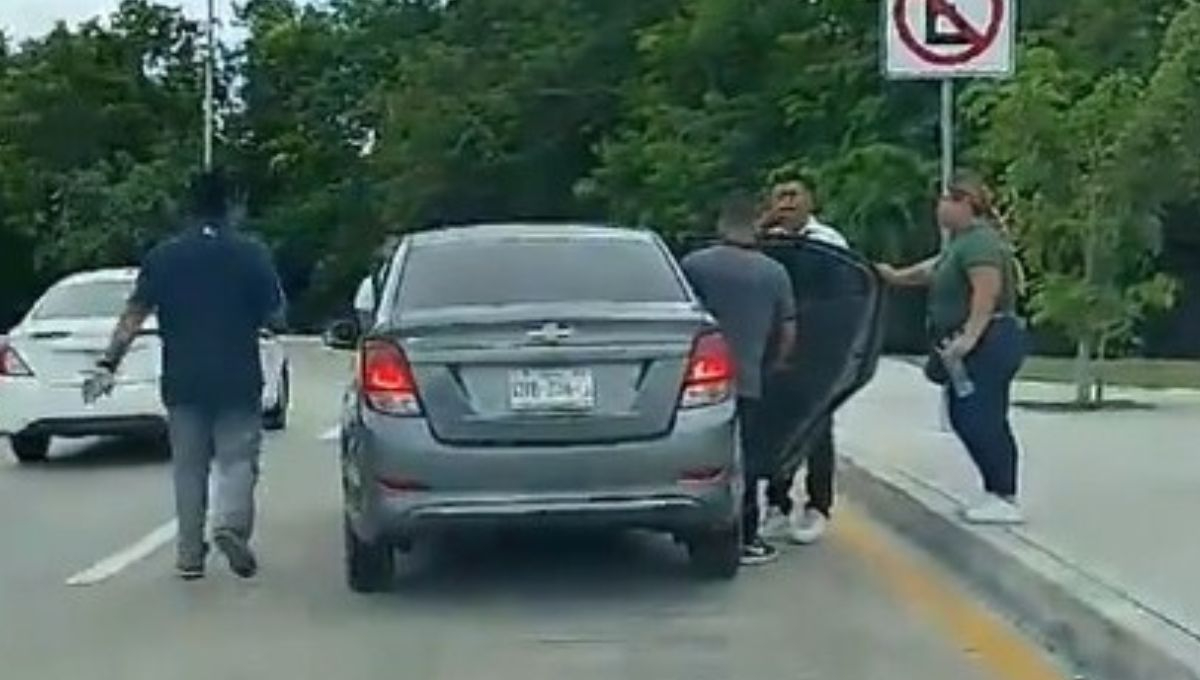 Uber atropella a 'taxista pirata' en el Aeropuerto de Cancún