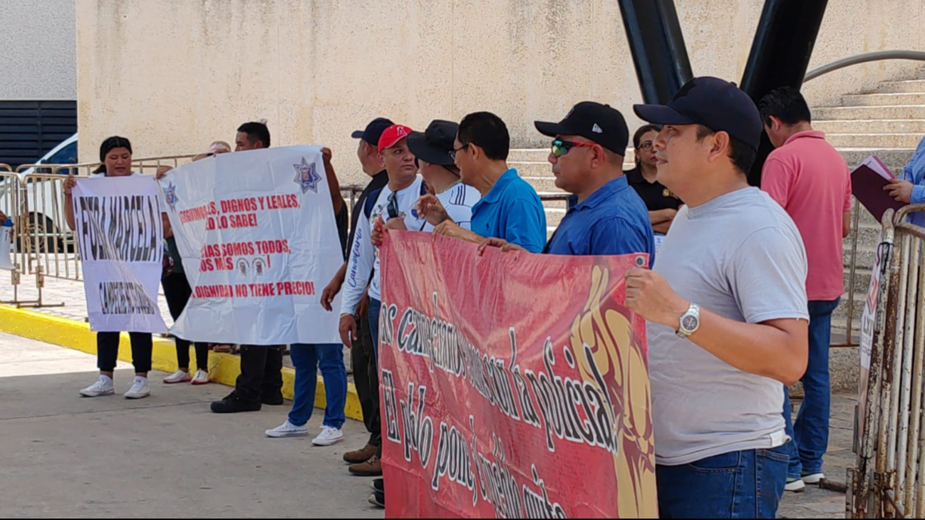 Expolicías protestan en Campeche, exigen derechos y reconocimiento Expolicías protestan en Campeche, exigen derechos y reconocimiento