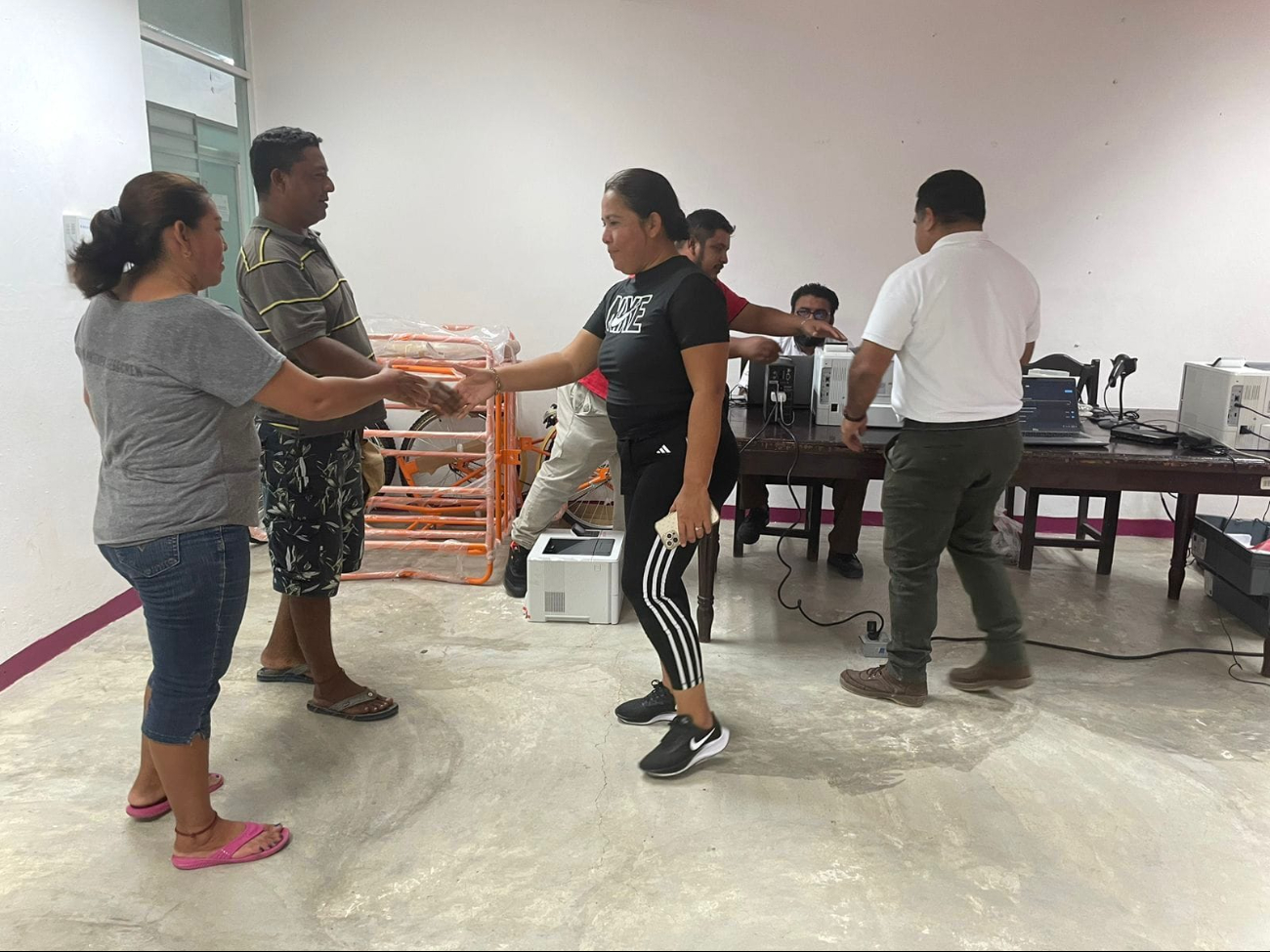 Los pobladores agradecieron la cercanía de los servicios, evitando viajes costosos a la ciudad. Los pobladores agradecieron la cercanía de los servicios, evitando viajes costosos a la ciudad.