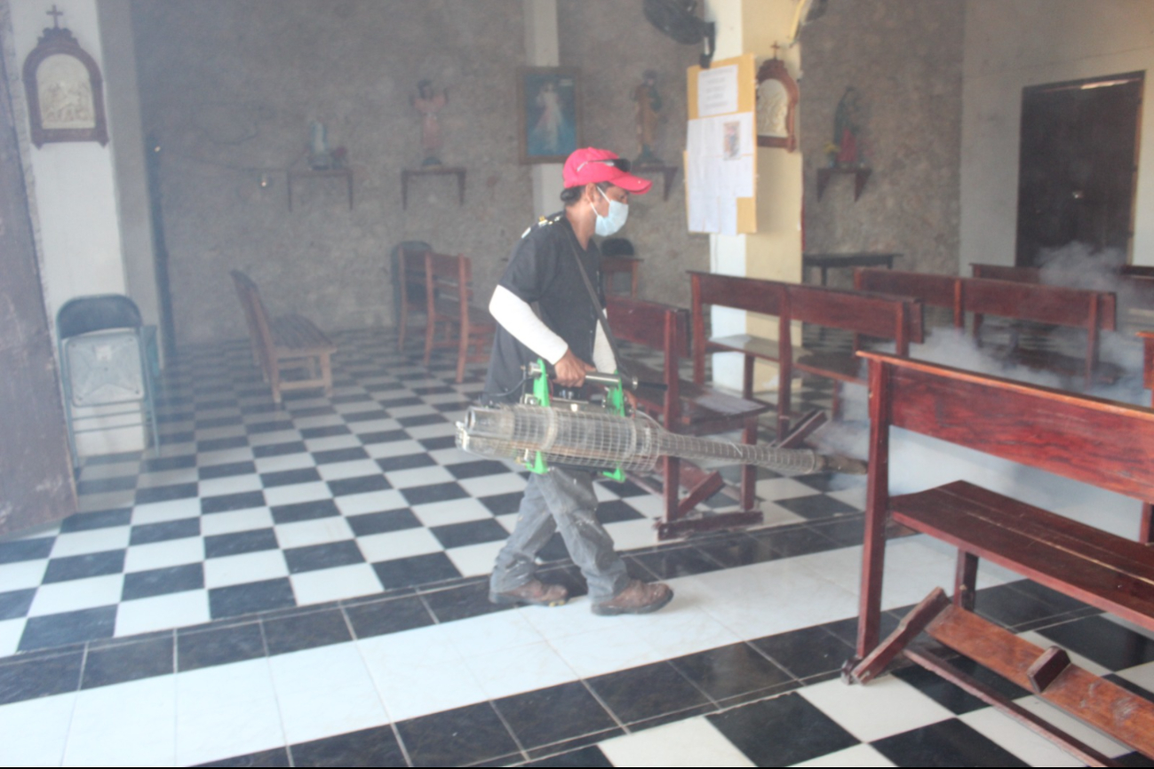 Se han fumigado escuelas, templos evangélicos y la Iglesia Católica del poblado. Se han fumigado escuelas, templos evangélicos y la Iglesia Católica del poblado.