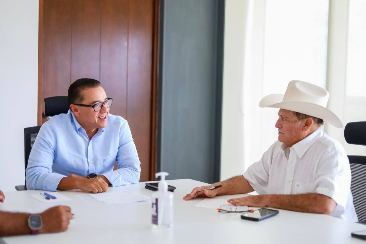Se reúnen el presidente de la Jugocopo, Víctor Lozano, y quien será su sucesor: Wilmer Monforte Se reúnen el presidente de la Jugocopo, Víctor Lozano, y quien será su sucesor: Wilmer Monforte