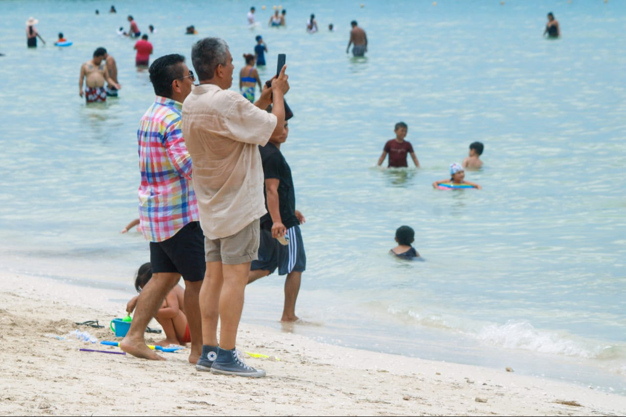 Algunos pasajeros permanecieron en la costa de Progreso Algunos pasajeros permanecieron en la costa de Progreso