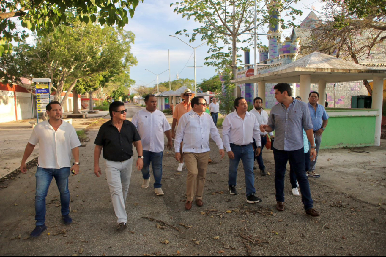 Así fue la visita de Joaquín Díaz Mena a la Feria de Xmatkuil Así fue la visita de Joaquín Díaz Mena a la Feria de Xmatkuil