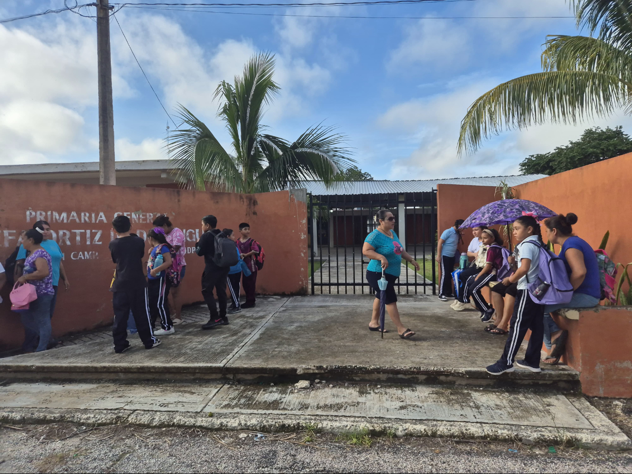 Bloquearon el acceso a la escuela desde las siete de la mañana. Bloquearon el acceso a la escuela desde las siete de la mañana.