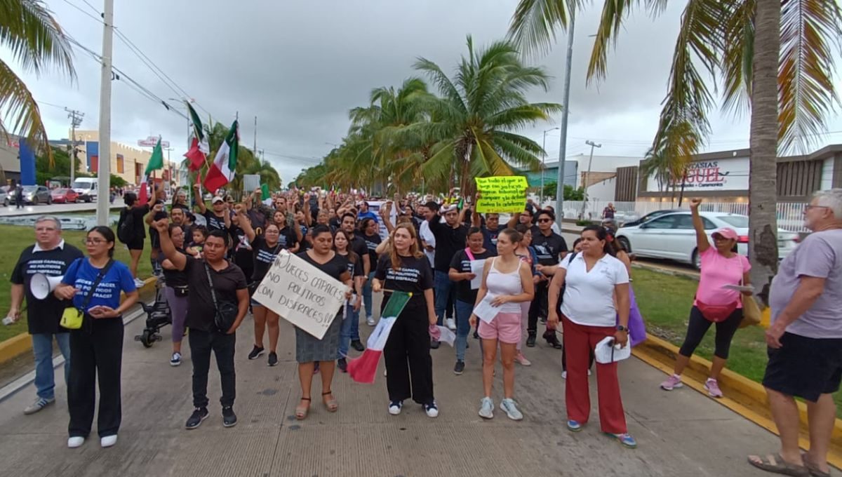 Cancún se sumó a las ciudades con manifestaciones ante la Reforma Judicial Cancún se sumó a las ciudades con manifestaciones ante la Reforma Judicial