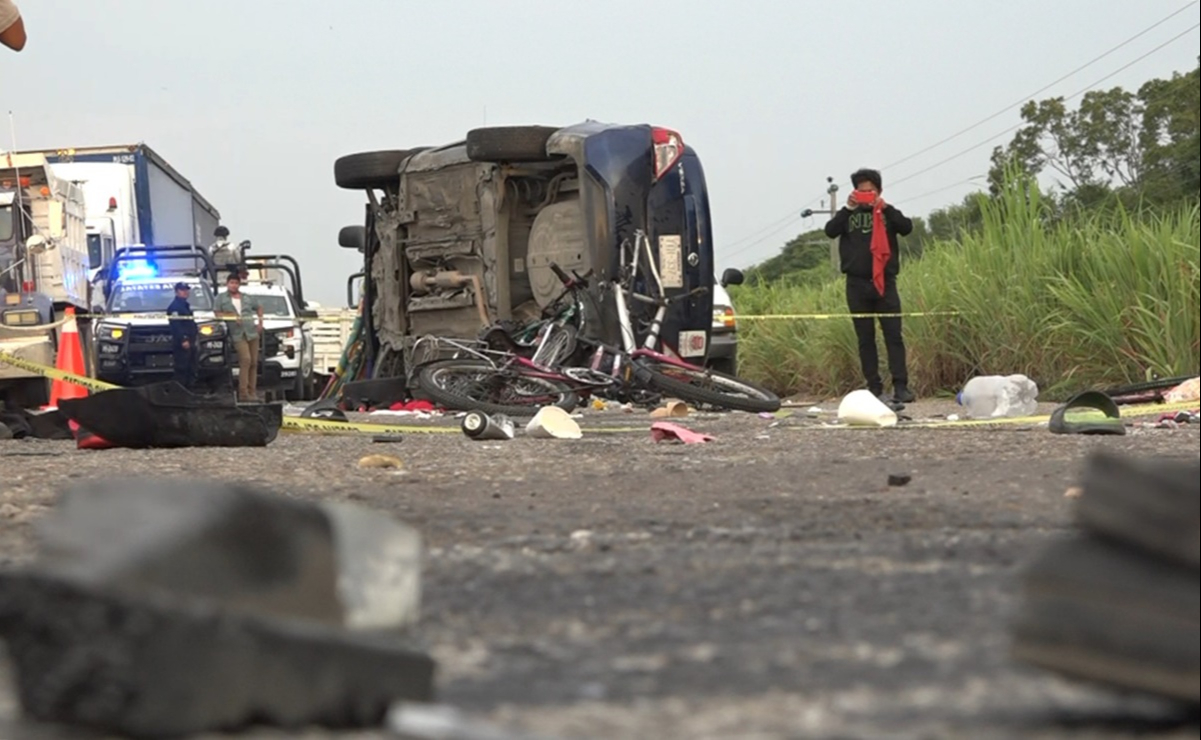 INM asiste a víctimas de fatal accidente en Oaxaca que dejó  3 migrantes muertos    