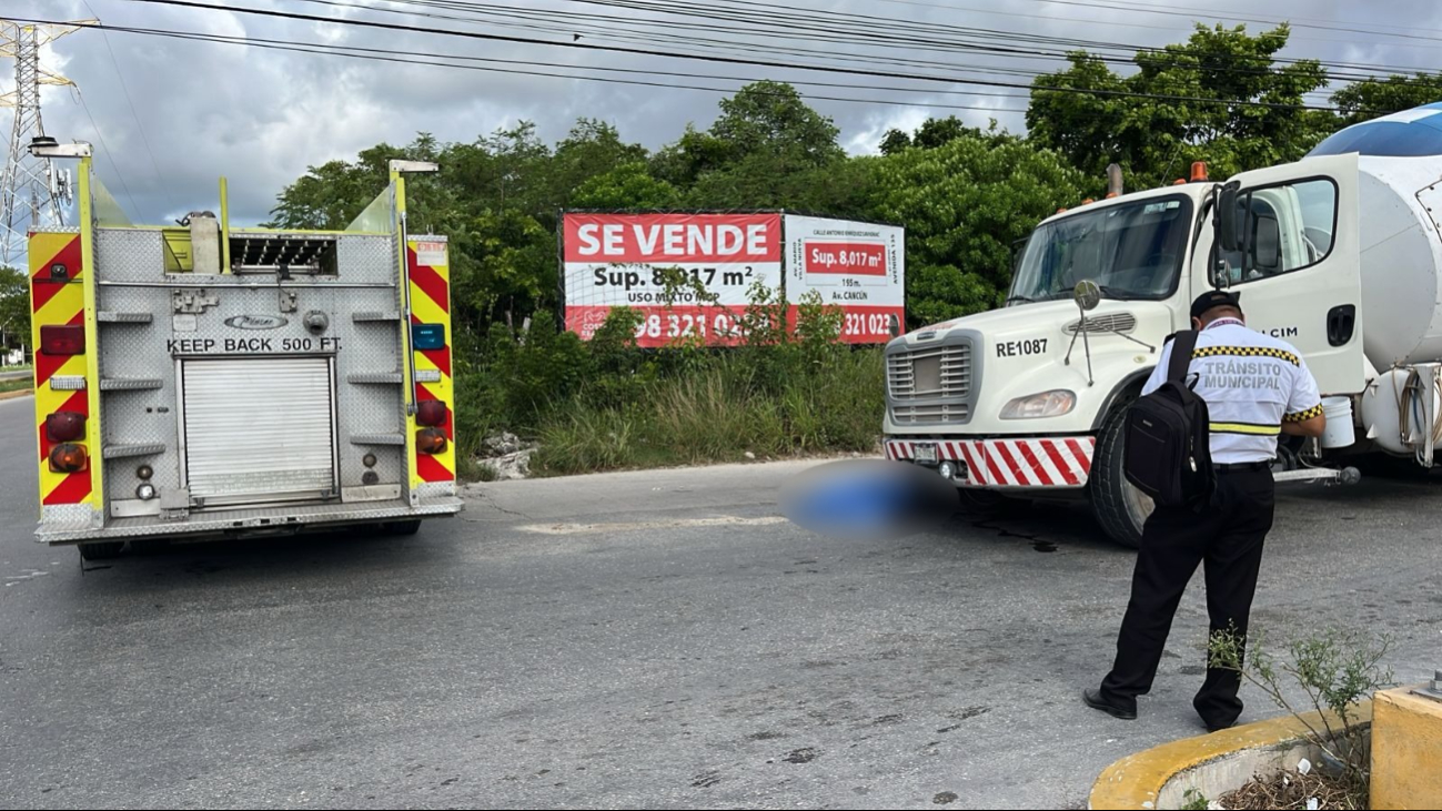 El motociclista murió debajo de la revolvedora de cemento El motociclista murió debajo de la revolvedora de cemento