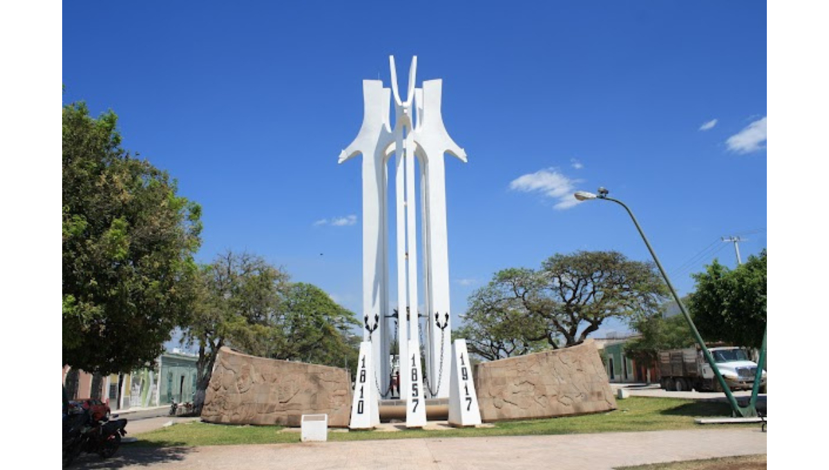En el paseo de los héroes en San Román, conmemora la Revolución Mexicana. En el paseo de los héroes en San Román, conmemora la Revolución Mexicana.