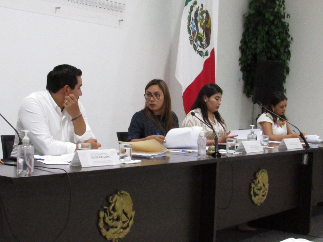En la sesión, se autorizaron otros dictámenes de los oficios del Tribunal. En la sesión, se autorizaron otros dictámenes de los oficios del Tribunal.