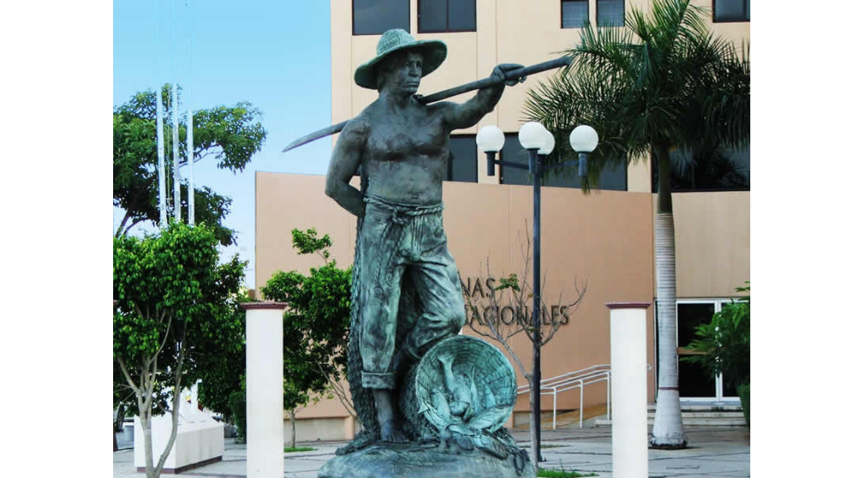 Escultura de bronce en el Seguro Social, homenajea a los pescadores locales. Escultura de bronce en el Seguro Social, homenajea a los pescadores locales.