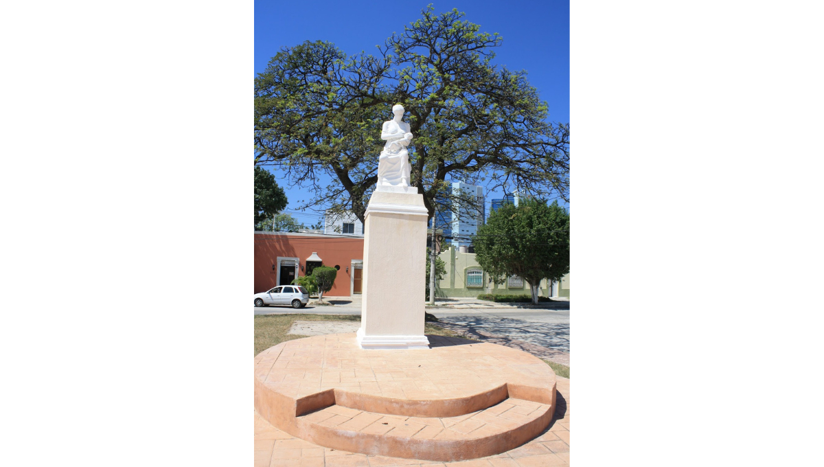 Frente al Instituto Campechano, rinde homenaje al amor y dedicación maternal. Frente al Instituto Campechano, rinde homenaje al amor y dedicación maternal.