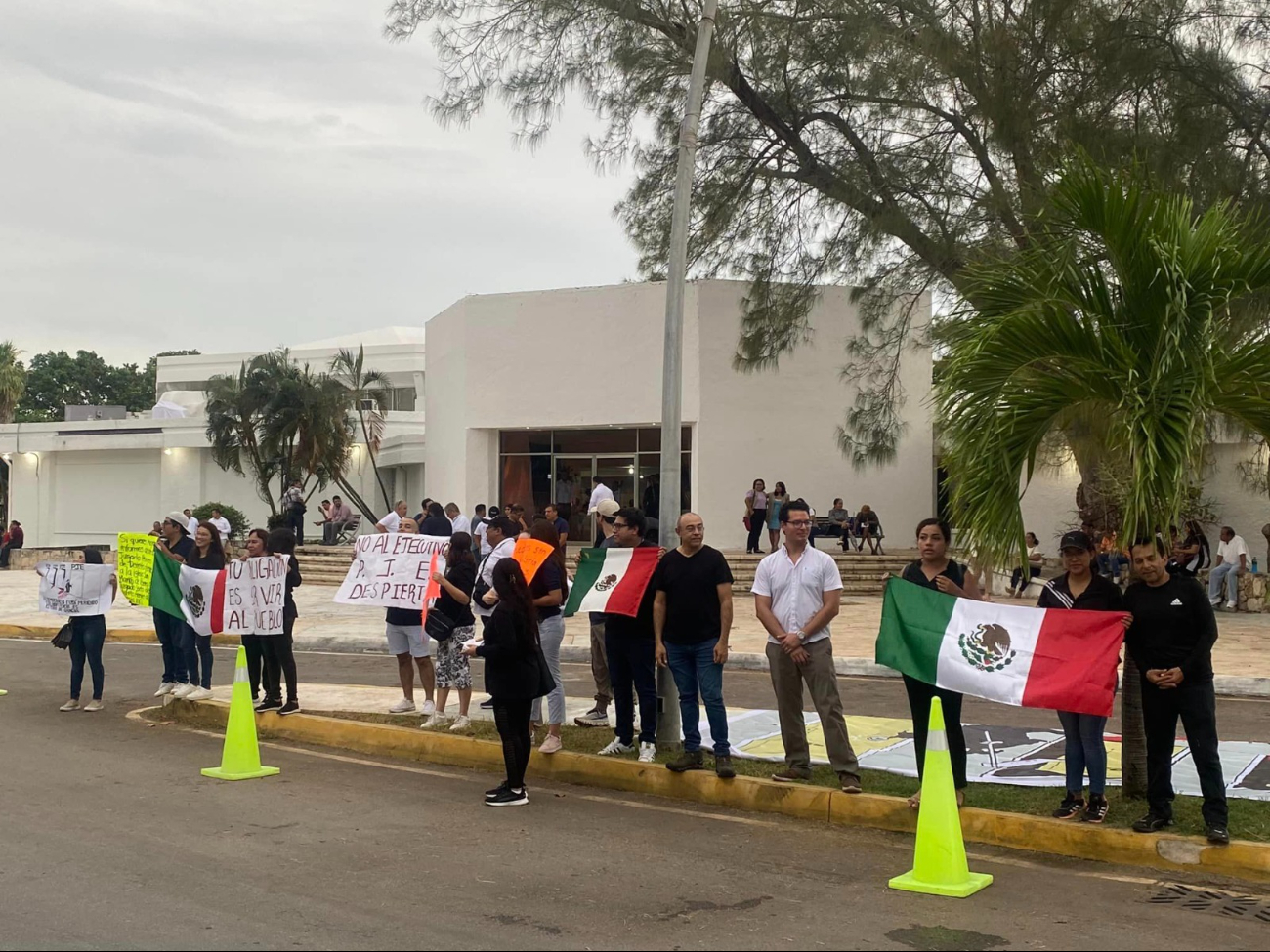 Los trabajadores del PJF exigieron que las autoridades estatales tomen postura sobre la reforma laboral. Los trabajadores del PJF exigieron que las autoridades estatales tomen postura sobre la reforma laboral.