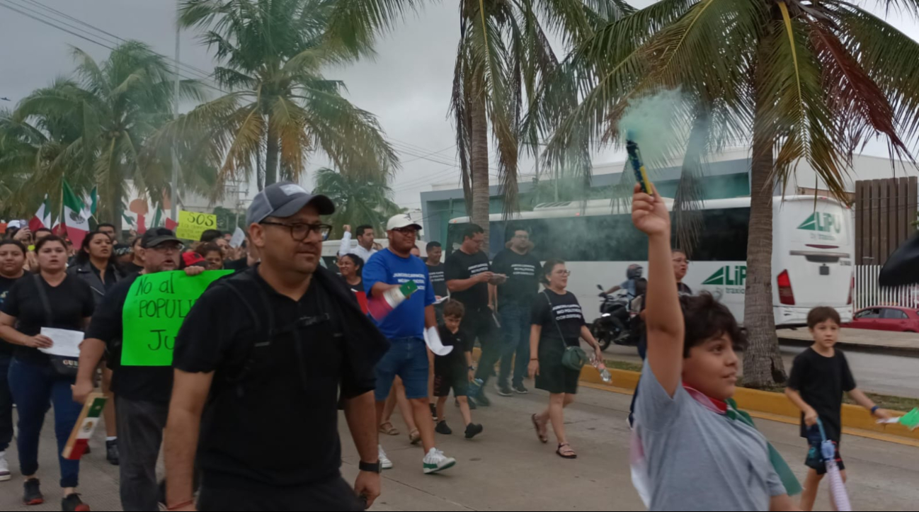 Manifestantes en Cancún, Quintana Roo Manifestantes en Cancún, Quintana Roo