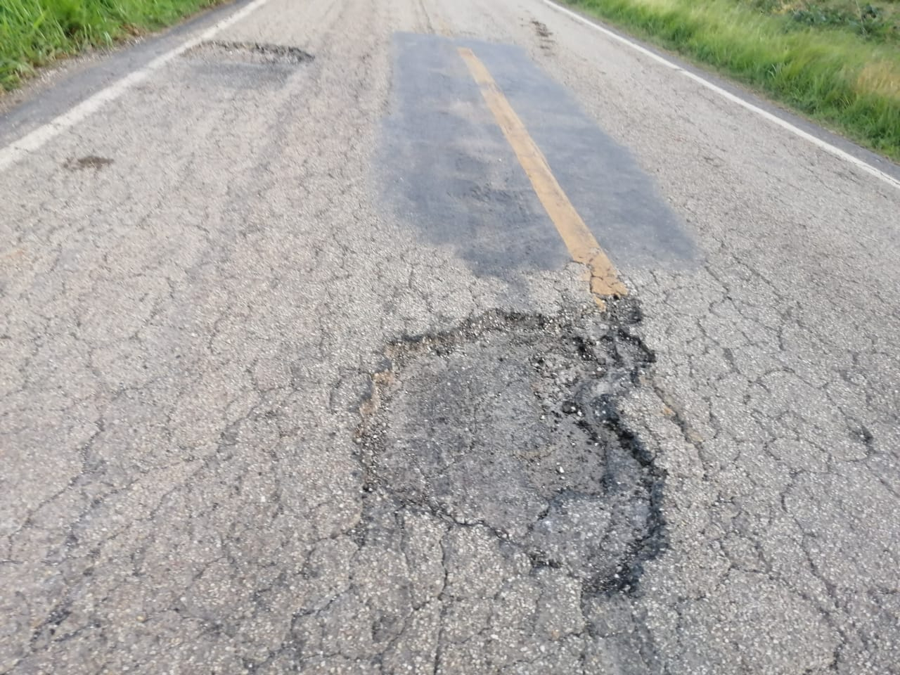 Automovilistas enviaron imágenes de los baches, ubicados principalmente en el tramo Katab-Bolonchén de Rejón. Automovilistas enviaron imágenes de los baches, ubicados principalmente en el tramo Katab-Bolonchén de Rejón.