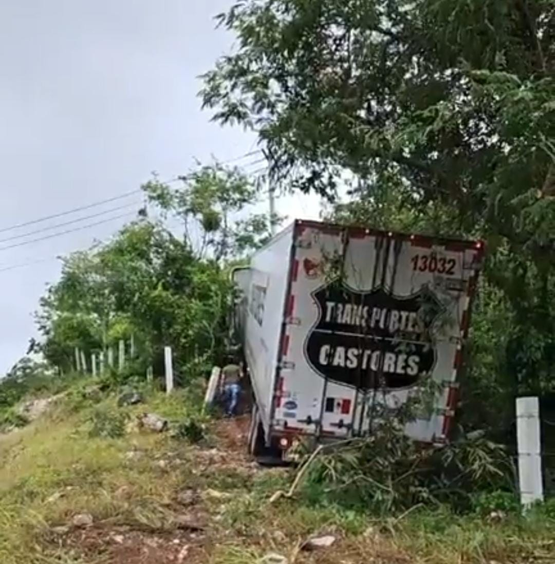 La Guardia Nacional sugiere realizar un estudio para entender por qué ocurren tantos accidentes en esa curva. La Guardia Nacional sugiere realizar un estudio para entender por qué ocurren tantos accidentes en esa curva.