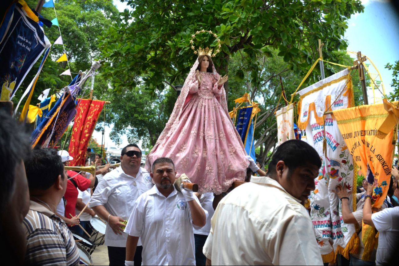 Inician los festejos en honor a la Virgen de la Asunción en el Barrio de San Sebastián en Mérida