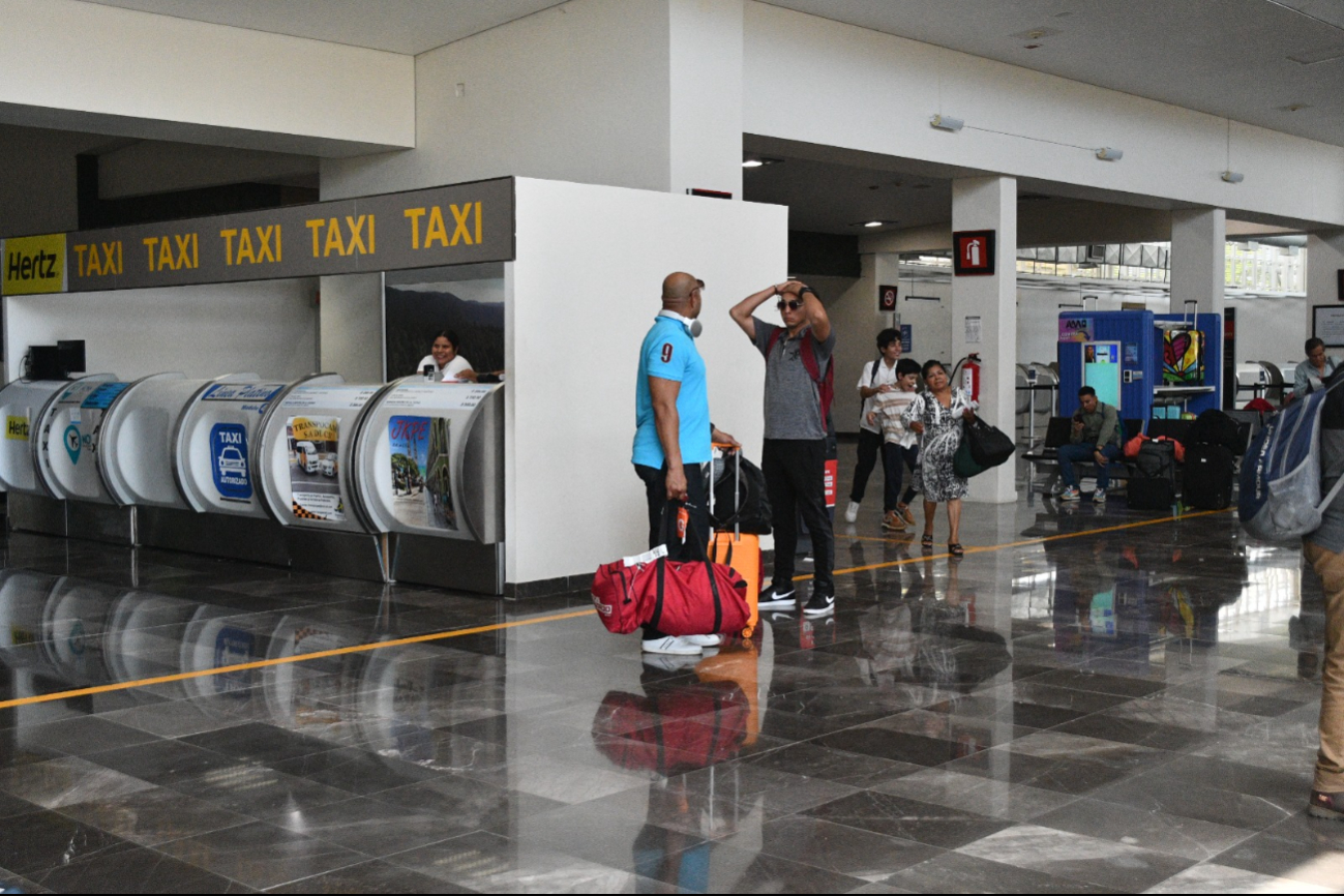 Los jugadores de los Piratas de Campeche llegaron al Aeropuerto Internacional de Campeche tras un enfrentamiento en Querétaro. Los jugadores de los Piratas de Campeche llegaron al Aeropuerto Internacional de Campeche tras un enfrentamiento en Querétaro.