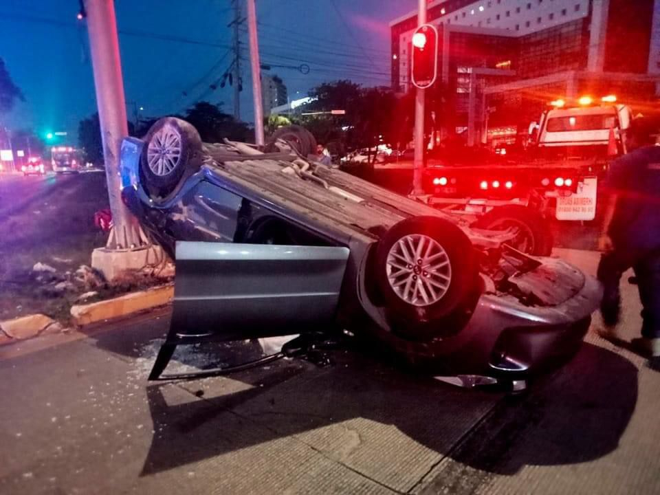 Los pasajeros de ambos autos fueron trasladados al hospital Los pasajeros de ambos autos fueron trasladados al hospital