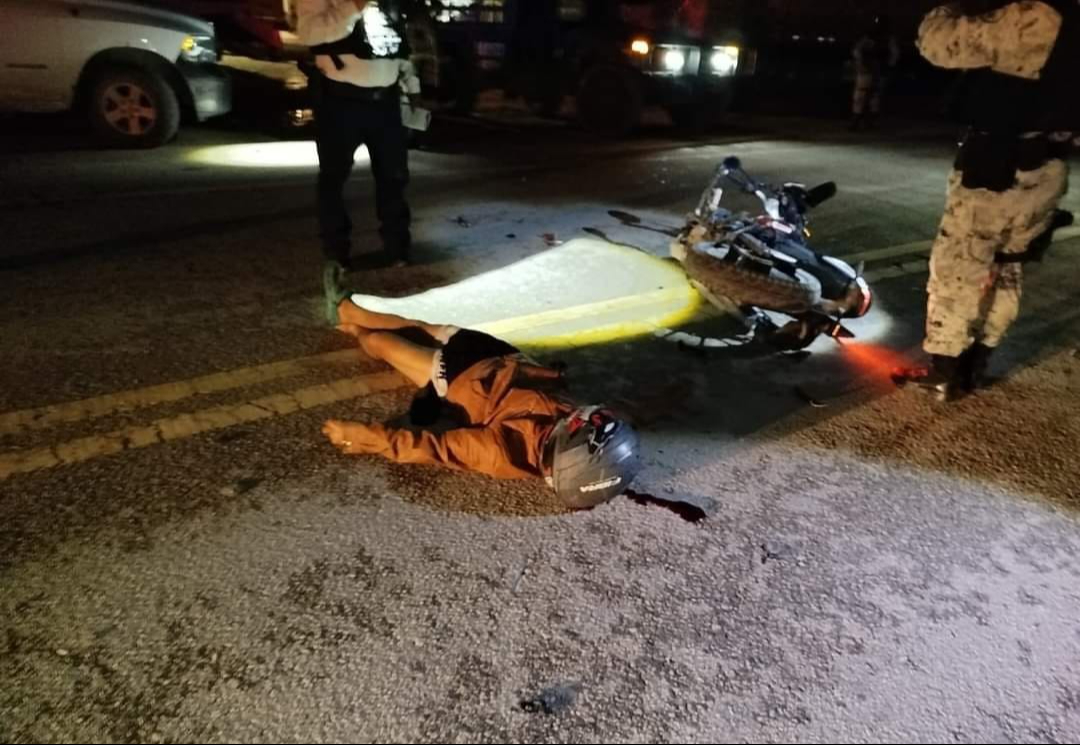 Fallece motociclista al chocar  contra  góndola en Calakmul