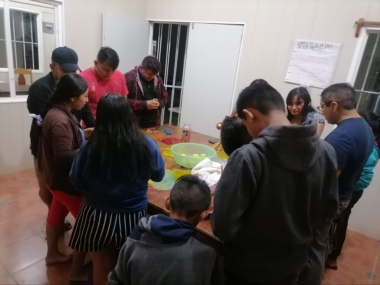 Además de clases, se ofrece hospedaje y alimentos gratuitos Además de clases, se ofrece hospedaje y alimentos gratuitos