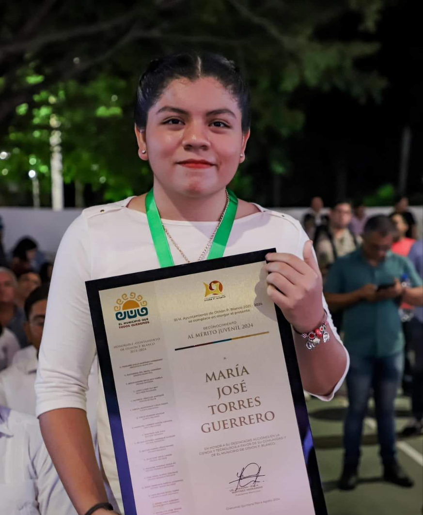 Alumna de Cbtis 214 obtiene medalla al Mérito Juvenil 2024