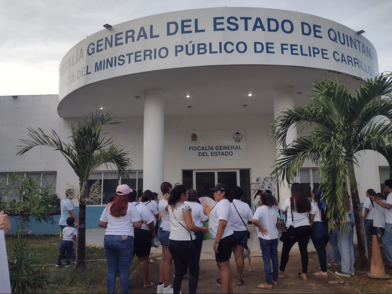 El colectivo se dio cita en la FGE de Felipe Carrillo Puerto El colectivo se dio cita en la FGE de Felipe Carrillo Puerto