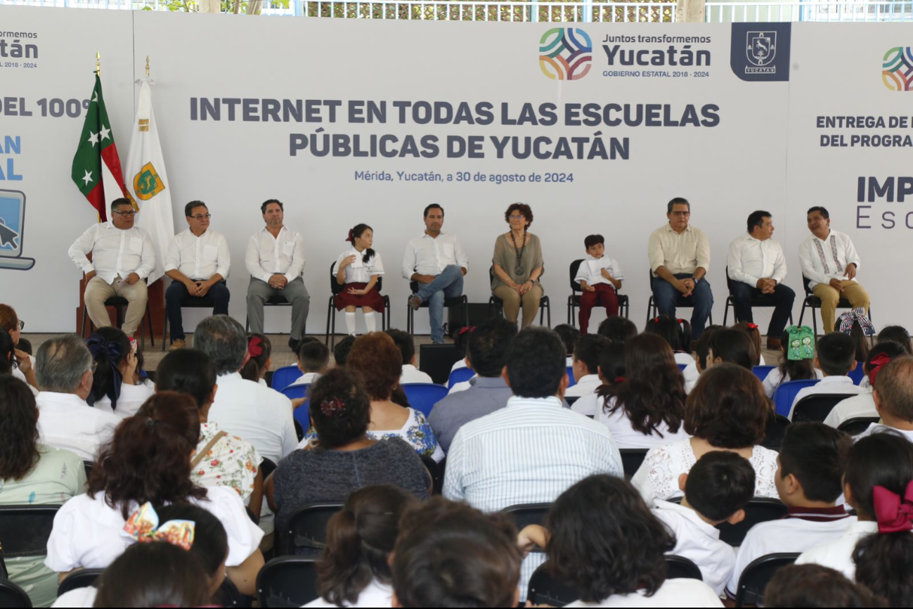 El exgobernador Mauricio Vila participó en la entrega de los programas El exgobernador Mauricio Vila participó en la entrega de los programas