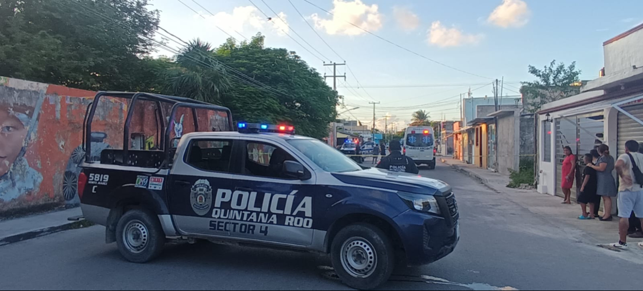 Elementos policiacos arribaron al domicilio en Cancún Elementos policiacos arribaron al domicilio en Cancún