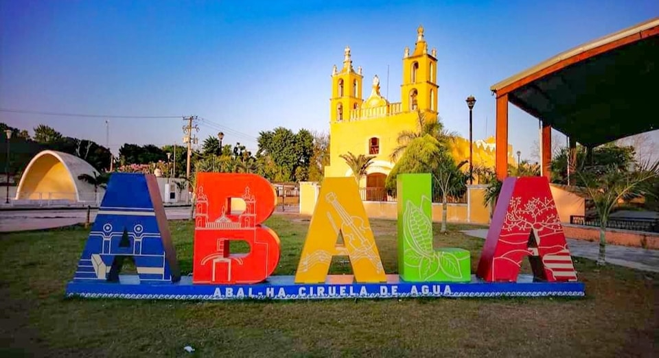En Abalá se encuentran los templos de Santa Maria Virgen y de San Juan Bautista En Abalá se encuentran los templos de Santa Maria Virgen y de San Juan Bautista