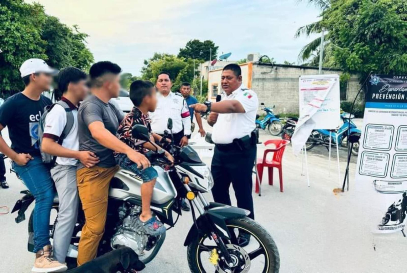 Les dieron información como la de no ir más de dos en la moto Les dieron información como la de no ir más de dos en la moto