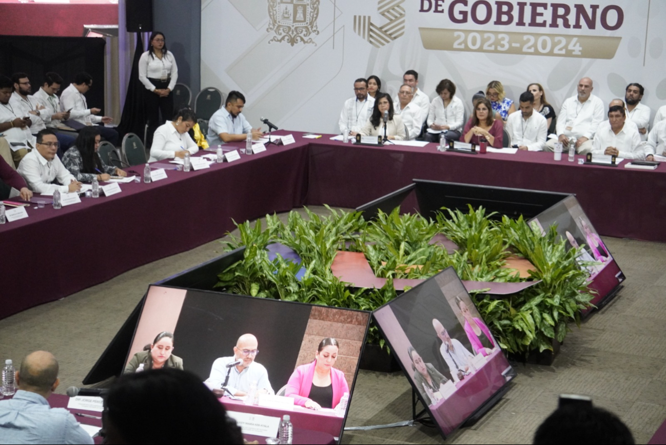 Se entregaron 29 ambulancias con una inversión de 59.7 millones de pesos. Se entregaron 29 ambulancias con una inversión de 59.7 millones de pesos.